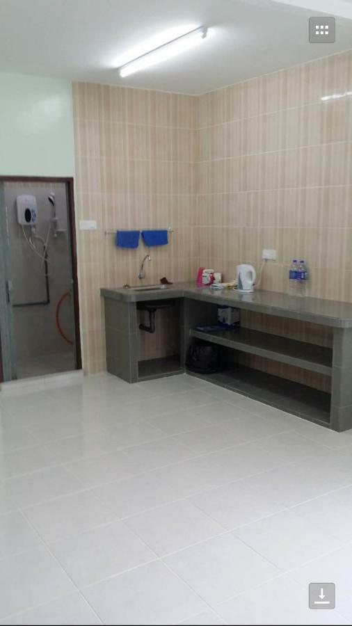 Coral Homestay Pekan Pangkor Bagian luar foto