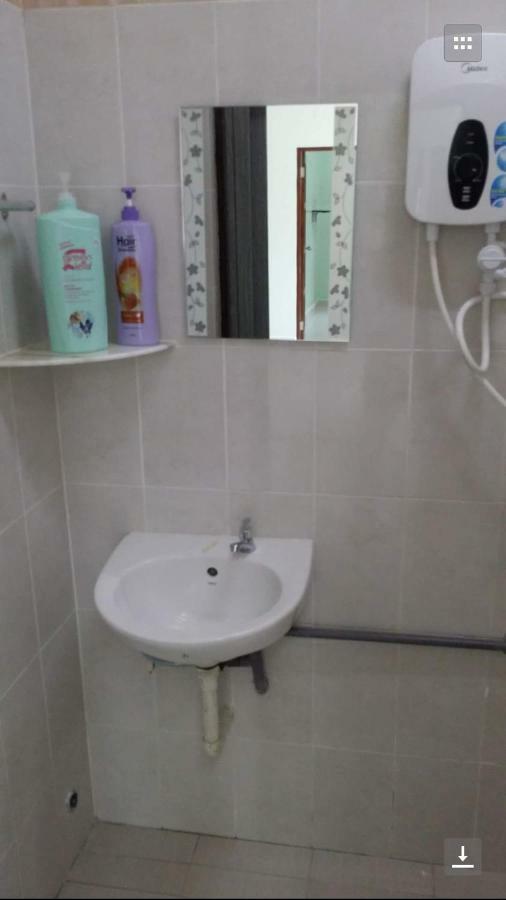 Coral Homestay Pekan Pangkor Bagian luar foto